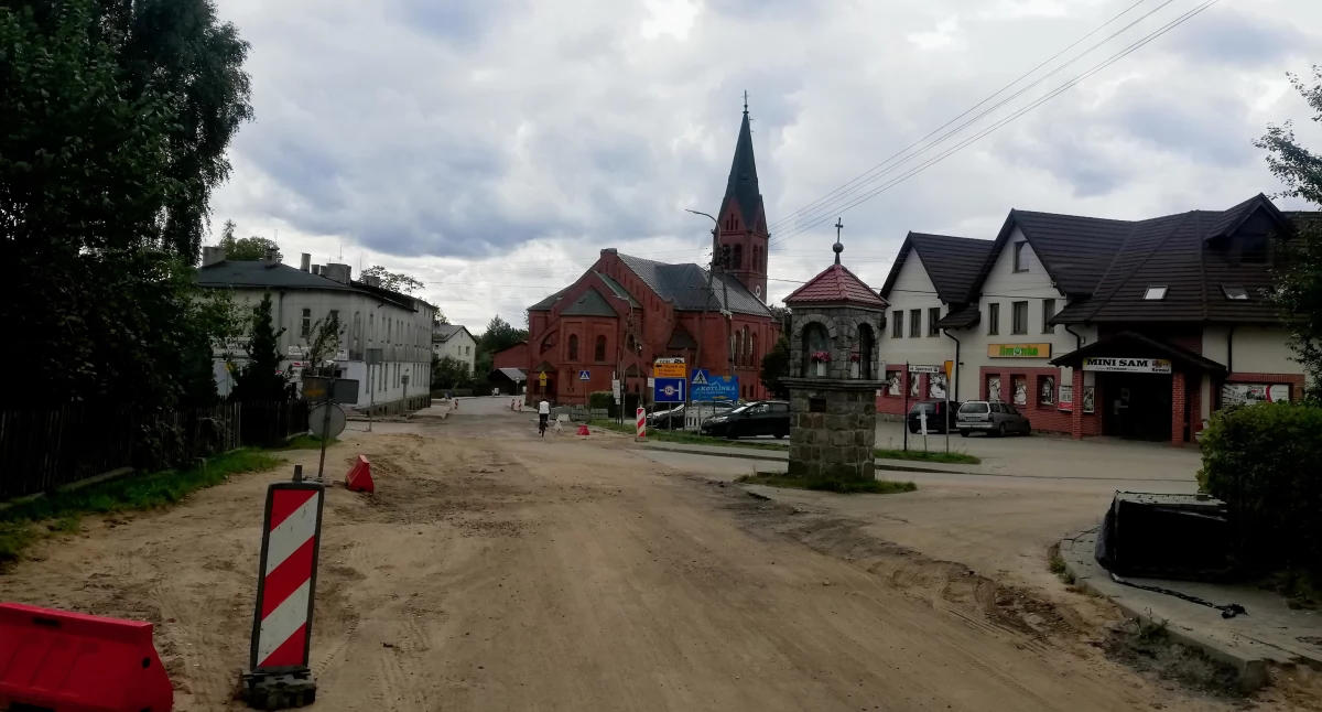 Inwestycje, Postępują prace głównej drodze Szymbarku - zdjęcie, fotografia
