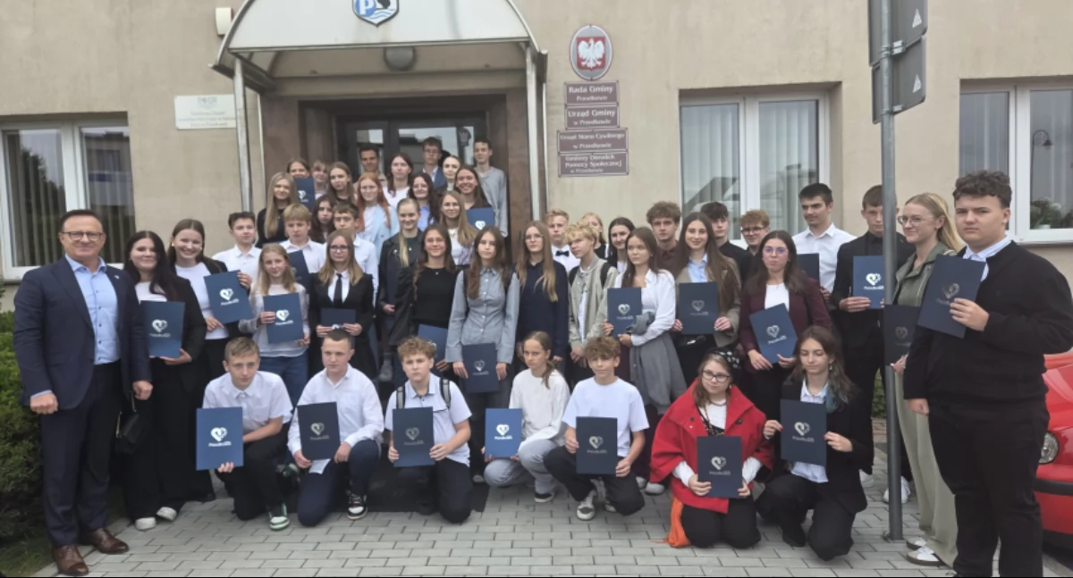 Stypendia, dostał stypendium Przodkowie Wójt nagrodził najzdolniejszych uczniów studentów - zdjęcie, fotografia