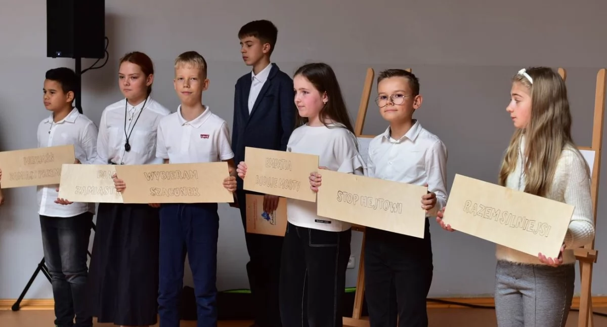 Szkoły podstawowe, przemocy Szkoła Podstawowa Kartuzach buduje Porozumienia - zdjęcie, fotografia