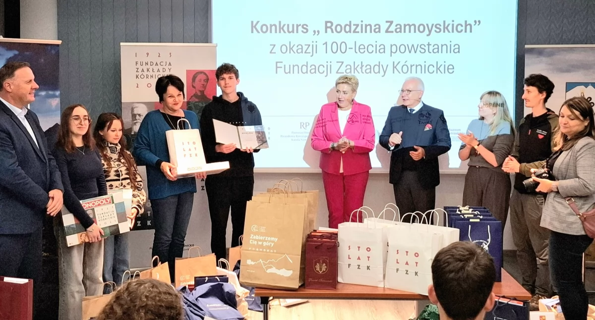 Szkoły średnie, miejsce Kartuzach konkursie hrabim Zamoyskim - zdjęcie, fotografia