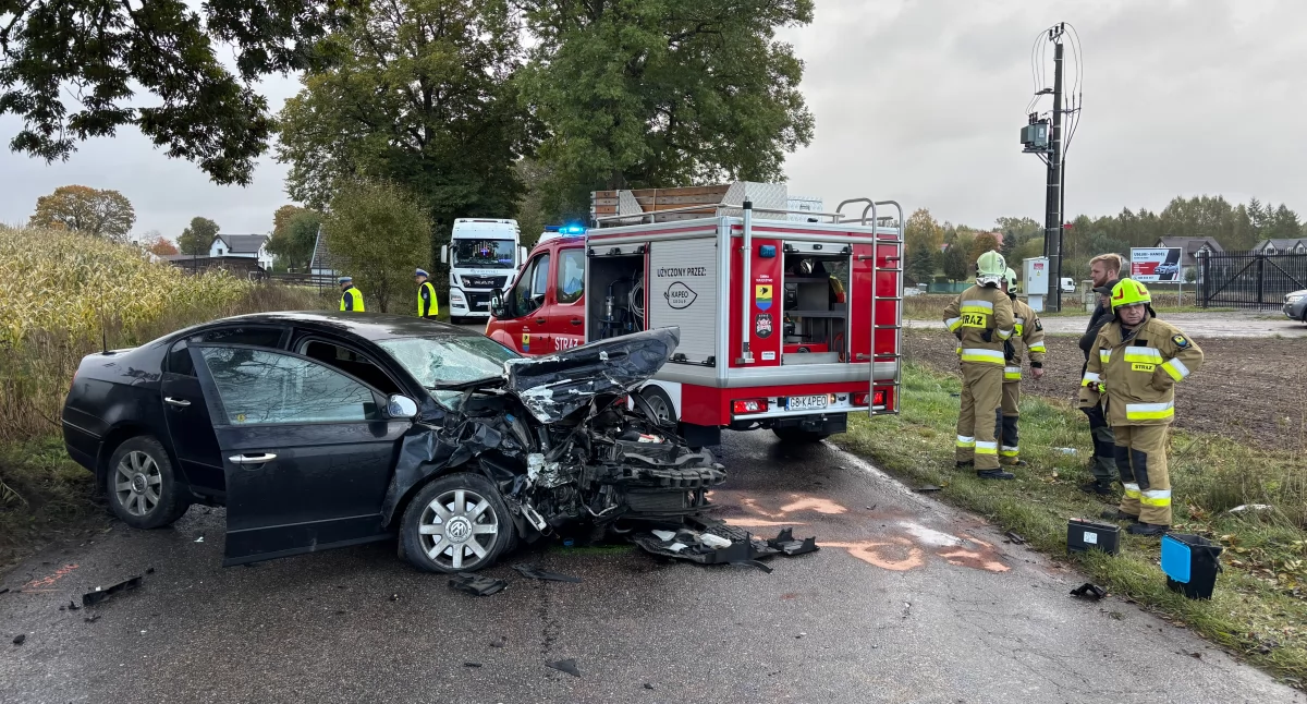 Wypadki, Czołowe zderzenie Węsiorach latek szpitalu niebezpiecznym manewrze wyprzedzania - zdjęcie, fotografia