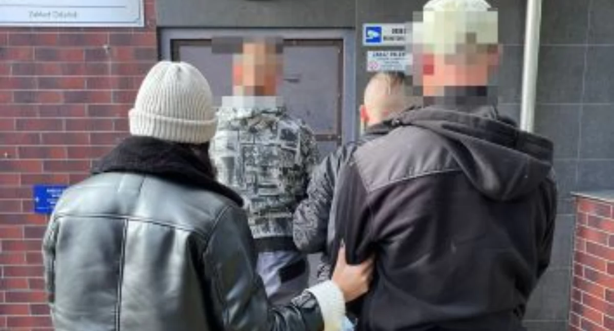 Kronika policyjna, Kryminalni Kartuz zatrzymali dwóch mężczyzn poszukiwanych listami gończymi - zdjęcie, fotografia