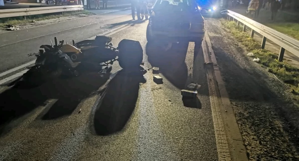 Wypadki, Leźno Zderzenie samochodu motocyklem akcji - zdjęcie, fotografia
