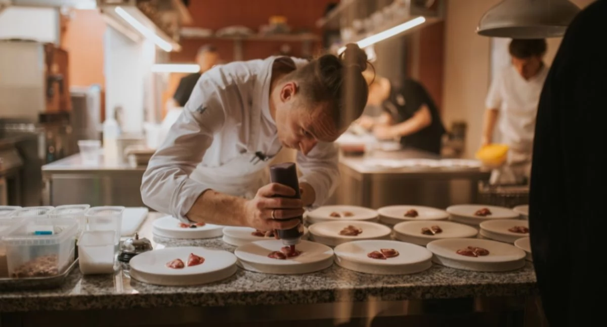 Rozmaitości, Restauracja Między Mostami kulinarna podróż sercu Wrocławia - zdjęcie, fotografia