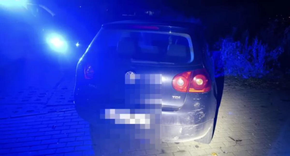 Kronika policyjna, widok policjantów przyspieszył miał prawa jazdy miał narkotyki - zdjęcie, fotografia