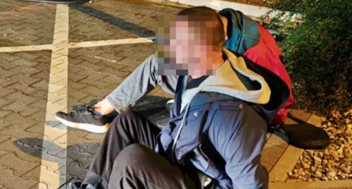 Kronika policyjna, Kradli przewody ładowania samochodów elektrycznych Wpadli sidła ochroniarzy policjantów - zdjęcie, fotografia