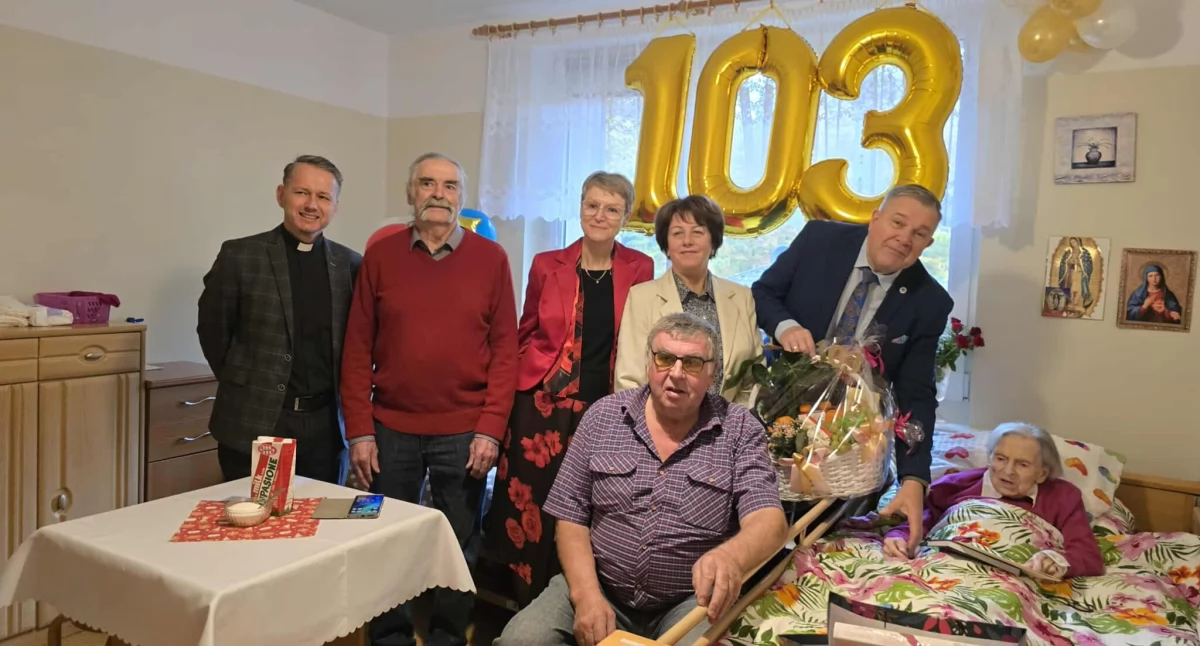 Seniorzy, urodziny Malinowskiej Grzybna - zdjęcie, fotografia