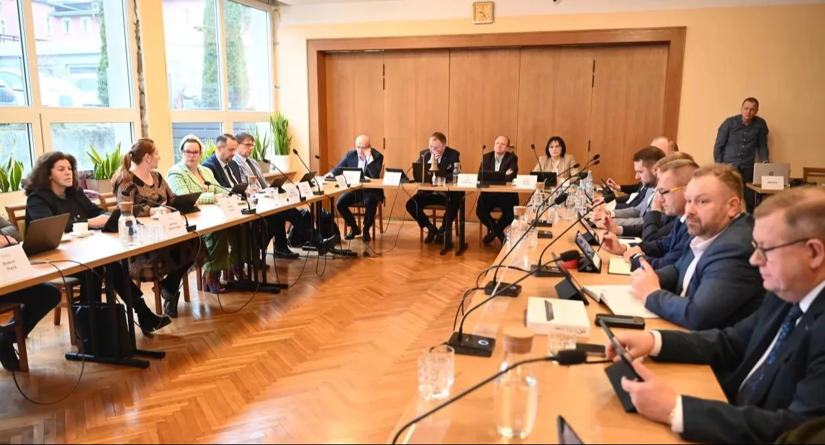 Wieści z samorządów, sesja Miejskiej Kartuzach sprawdź program - zdjęcie, fotografia