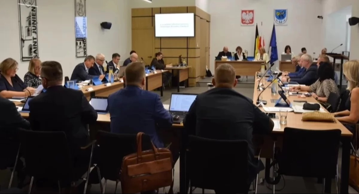 Wieści z samorządów, sesja Miejskiej Żukowie sprawdź program - zdjęcie, fotografia