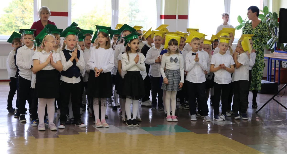 Szkoły podstawowe, życiu najmłodszych uczniów Ślubowania szkołach gminy Sierakowice - zdjęcie, fotografia