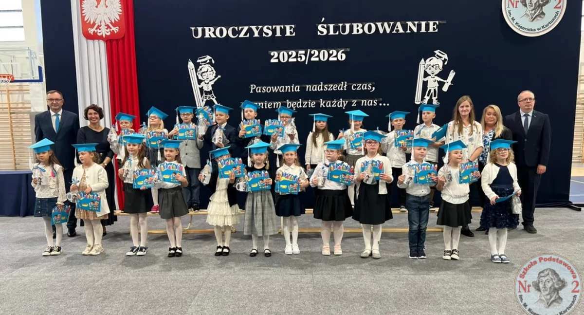 Szkoły podstawowe, Ślubowanie pierwszoklasistów najmłodszych przedszkolaków kartuskiej Dwójce - zdjęcie, fotografia