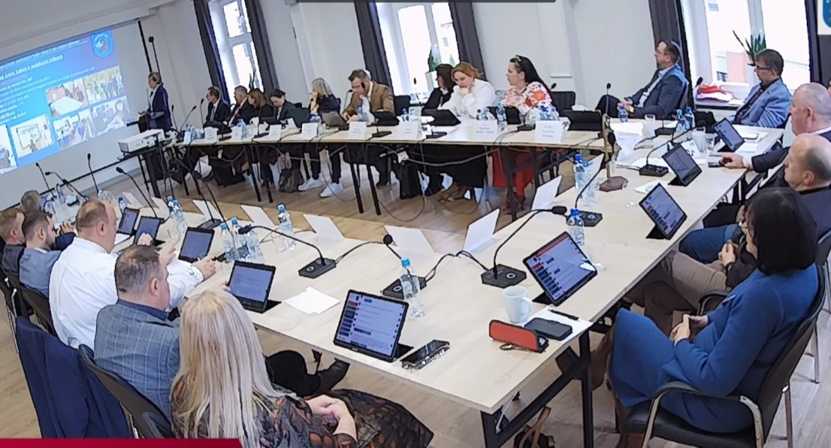 Wieści z samorządów, Spór podatki Kartuzach odrzuciła propozycję obniżki przyjęła podwyżkę - zdjęcie, fotografia
