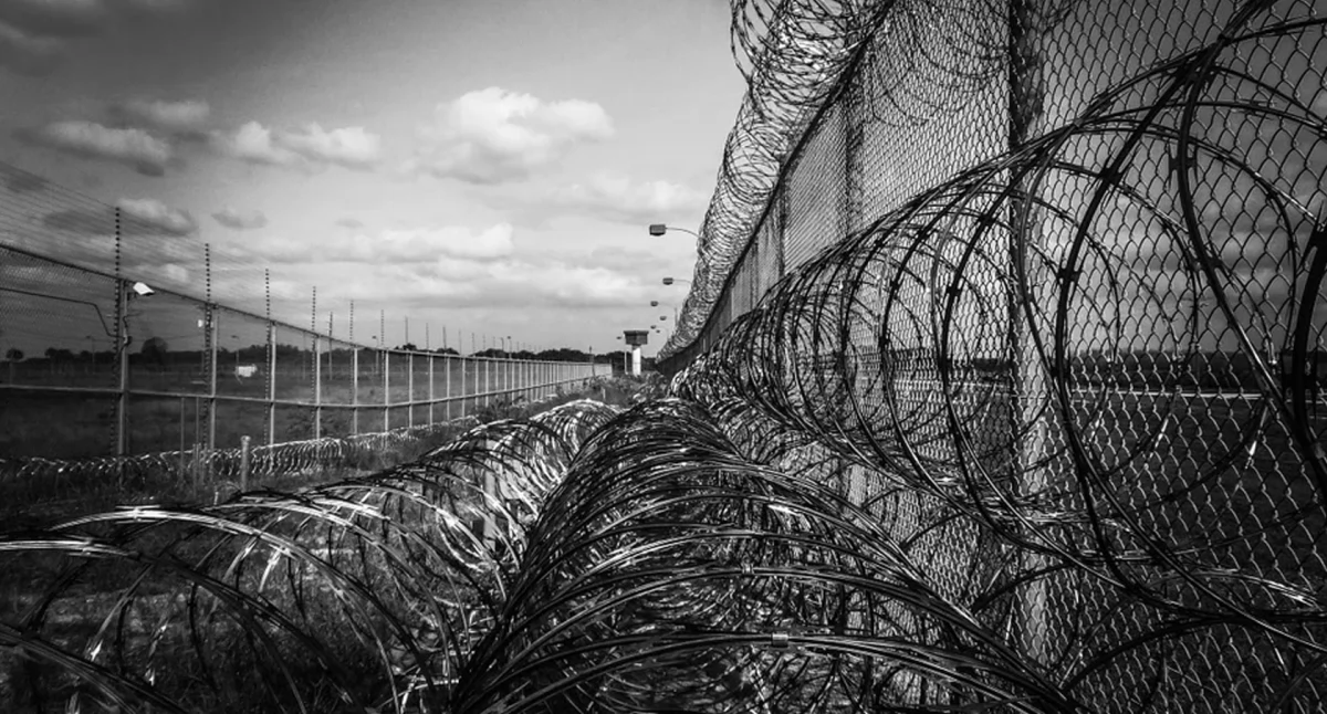 Kronika policyjna, poszukiwany listem gończym pomogła ucieczka Poznania - zdjęcie, fotografia