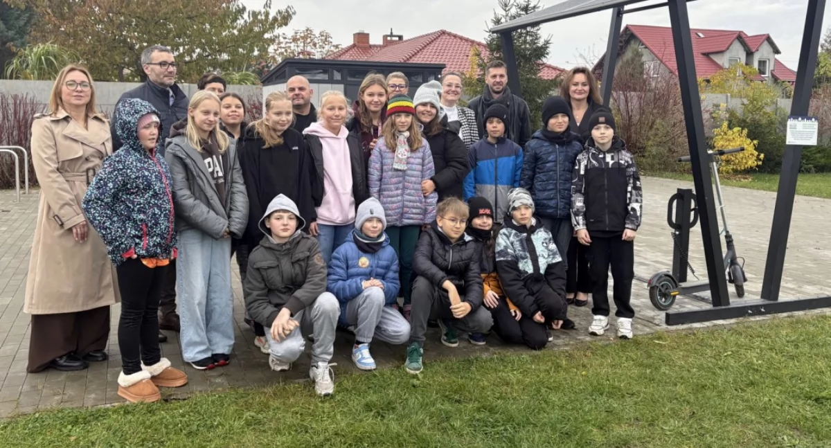 Inwestycje, Szkoła Leźnie zyskała przestrzeń miejsce nauki odpoczynku - zdjęcie, fotografia