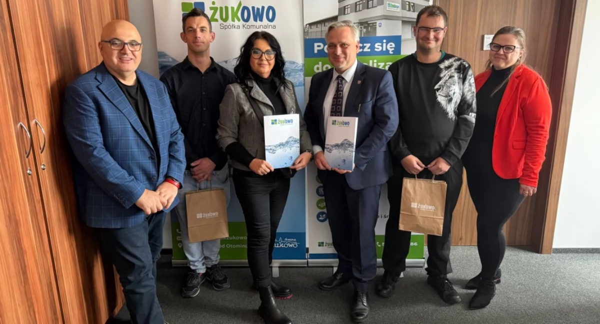 Wieści z samorządów, Konserwacja zieleni Żukowie misją społeczną Podpisano ważne porozumienie - zdjęcie, fotografia