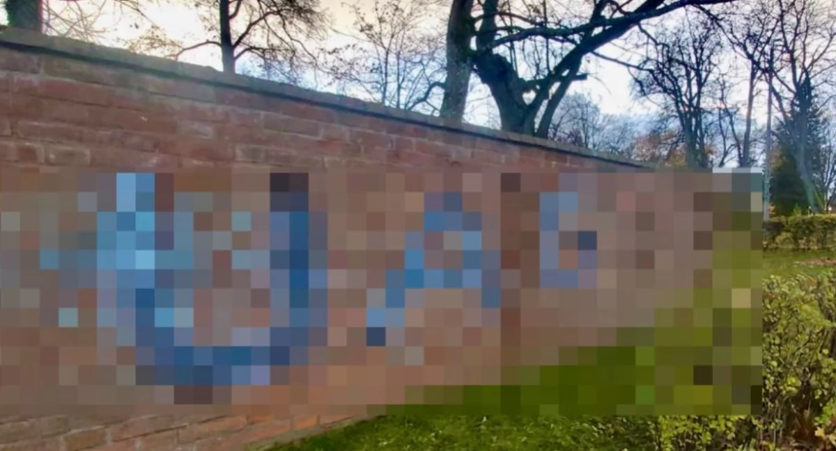 Kronika policyjna, Malowali graffiti zabytkowym murze cmentarza Teraz staną przed sądem - zdjęcie, fotografia