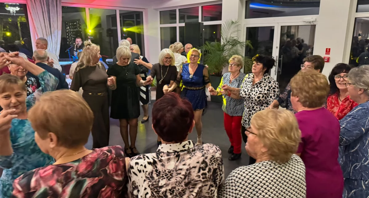 Seniorzy, Seniorzy świętowali swój dzień Seniora Kiełpinie - zdjęcie, fotografia