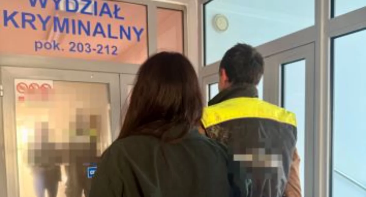 Kronika policyjna, Kartuscy policjanci zatrzymali poszukiwanego listem gończym latek zostanie deportowany - zdjęcie, fotografia