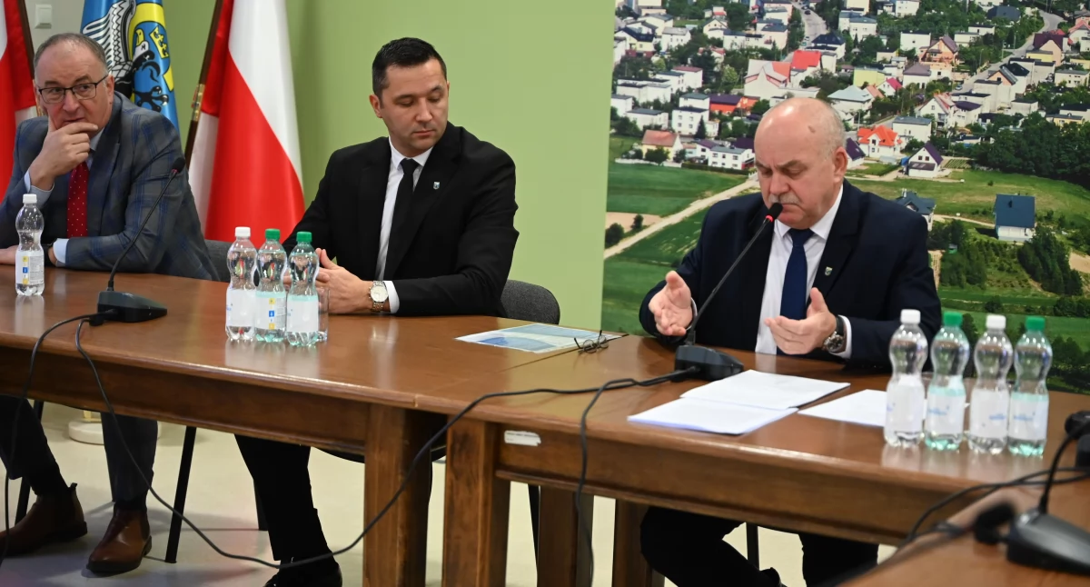 Wieści z samorządów, Sierakowice drodze miasta Konkretów nadal - zdjęcie, fotografia