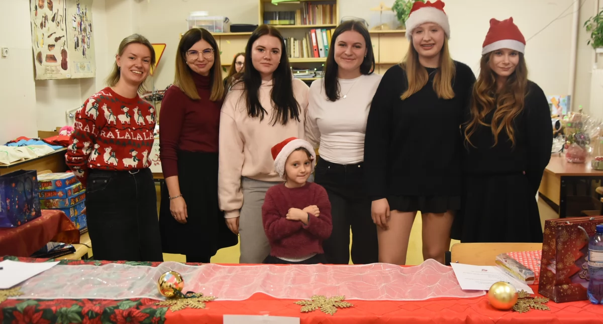 Akcje społeczne i charytatywne, Rodzinne świętowanie Kartuzach Kartuzach zaprosiła świąteczny festyn - zdjęcie, fotografia