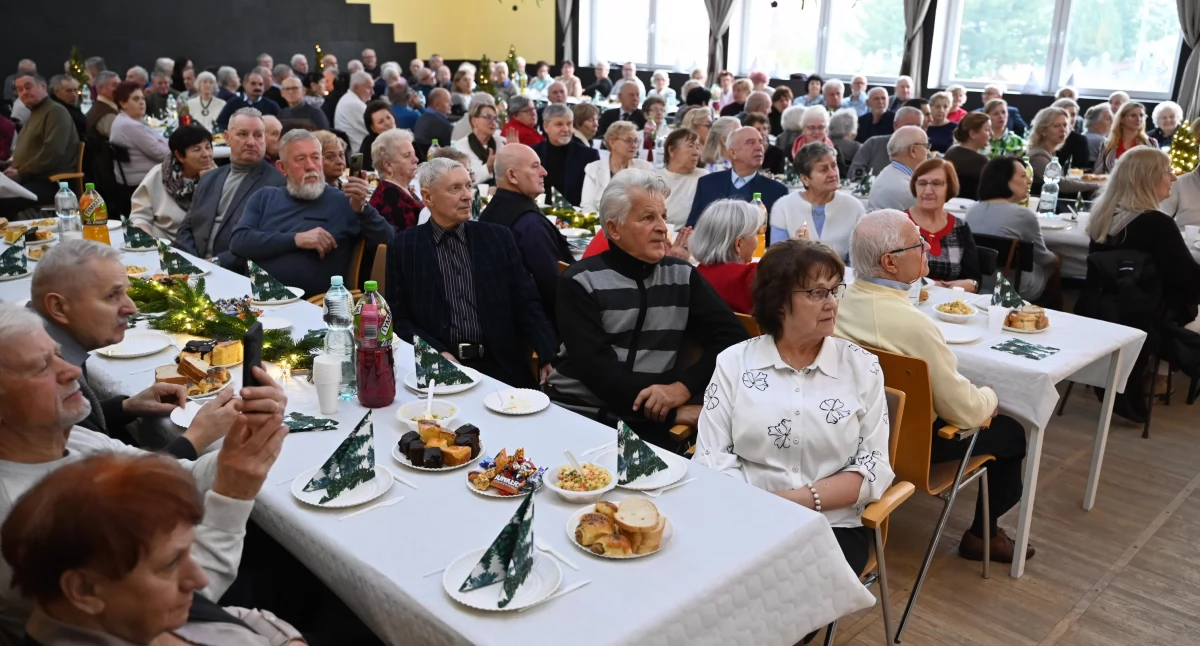 Seniorzy, Seniorzy gminy Chmielno świętowali Kultury - zdjęcie, fotografia