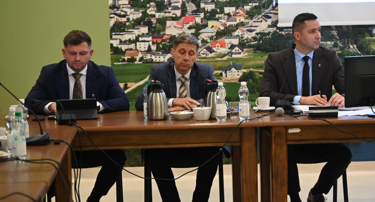 Wieści z samorządów, Burzliwa sesja Sierakowicach referendum będzie prawach miejskich zdecydują przedszkolaki - zdjęcie, fotografia