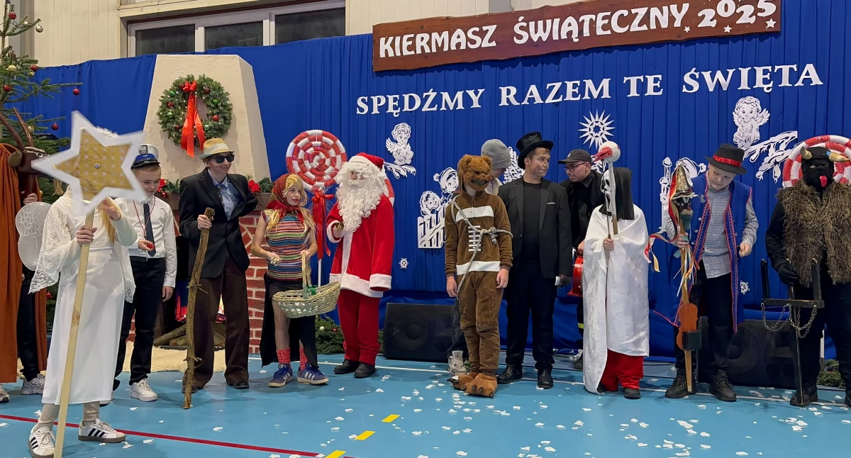 Szkoły podstawowe, Niedziela pełna magii Świąteczny Kiermasz Goręczynie przyciągnął tłumy mieszkańców - zdjęcie, fotografia