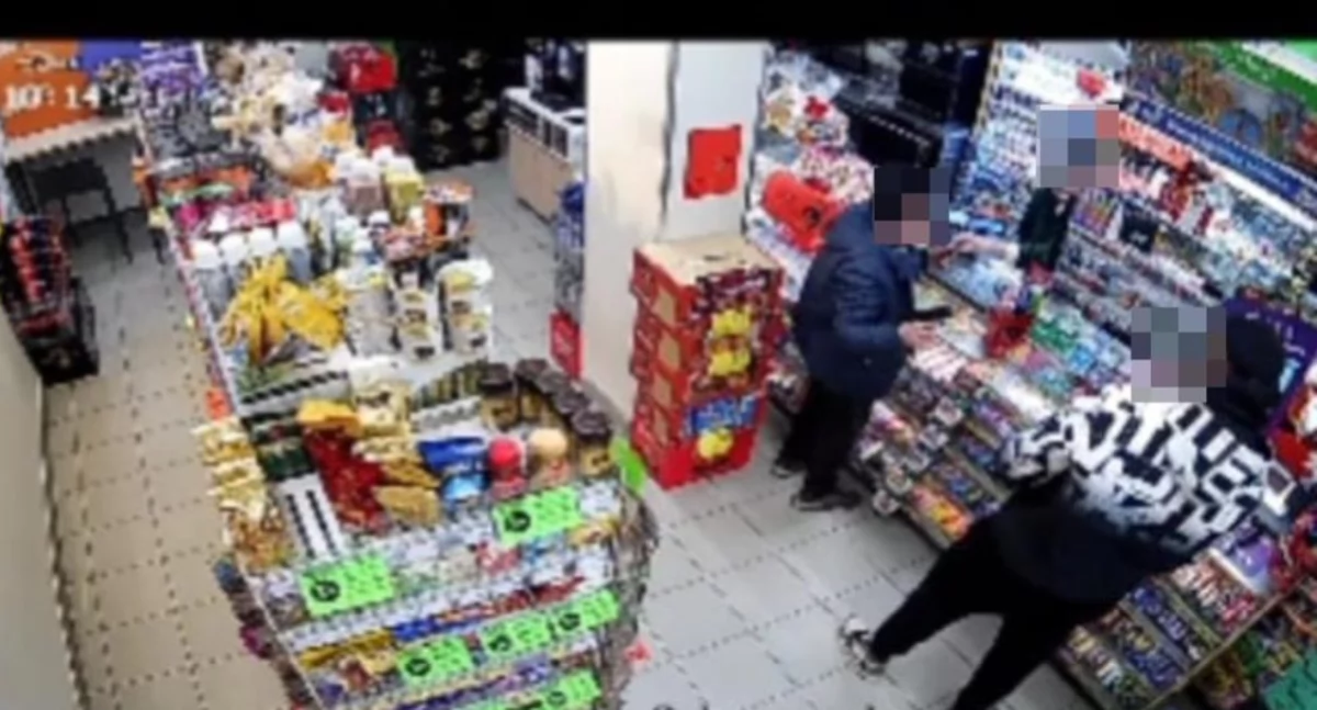 Kronika policyjna, Kiełpino Wyciągnął broń groził latkowi zabije - zdjęcie, fotografia