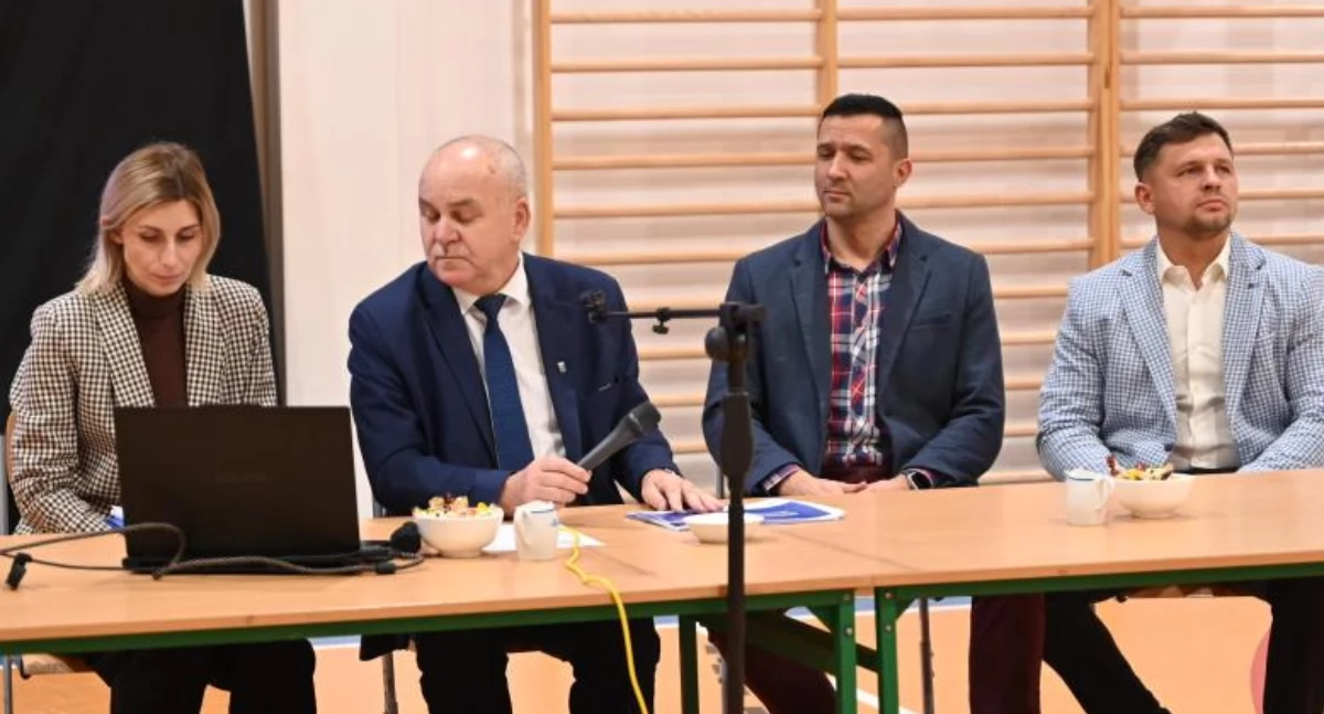 Wieści z samorządów, Sierakowice Konsultacje Mieszkańcy czekają konkrety wójt krytykuje media - zdjęcie, fotografia