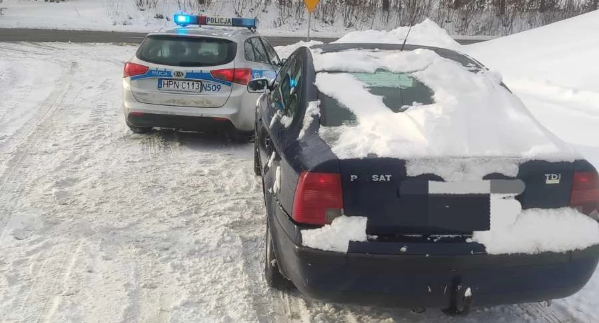 Kronika policyjna, Śnieg ucieczka przed policją Sierakowicach pościg Miszewie kierowca wpływem kokainy - zdjęcie, fotografia