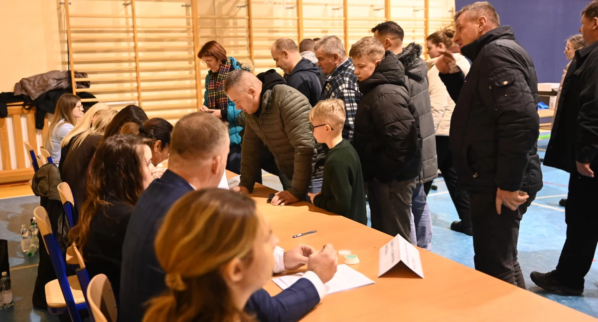 Wieści z samorządów, Kompromitacja zamiast konsultacji Mieszkańcy głosują przeciw traktuje poważnie - zdjęcie, fotografia
