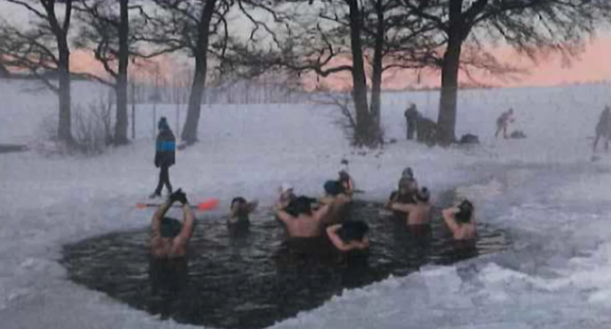 Akcje społeczne i charytatywne, Razem zimnej wodzie razem WOŚP Morsowanie Chmielnie - zdjęcie, fotografia
