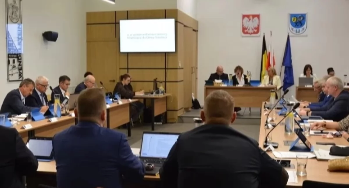 Wieści z samorządów, sesja Miejskiej Żukowie sprawdź program - zdjęcie, fotografia
