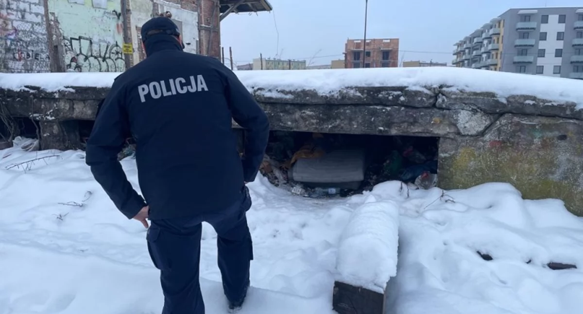 Kronika policyjna, Mróz groźny życia Policja apeluje bądźmy obojętni wobec potrzebujących - zdjęcie, fotografia