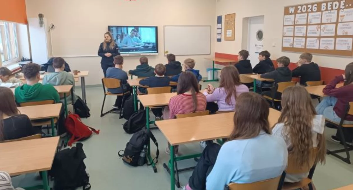 Kronika policyjna, „To zawsze żart” Policjantki rozmawiały uczniami hejcie przemocy - zdjęcie, fotografia