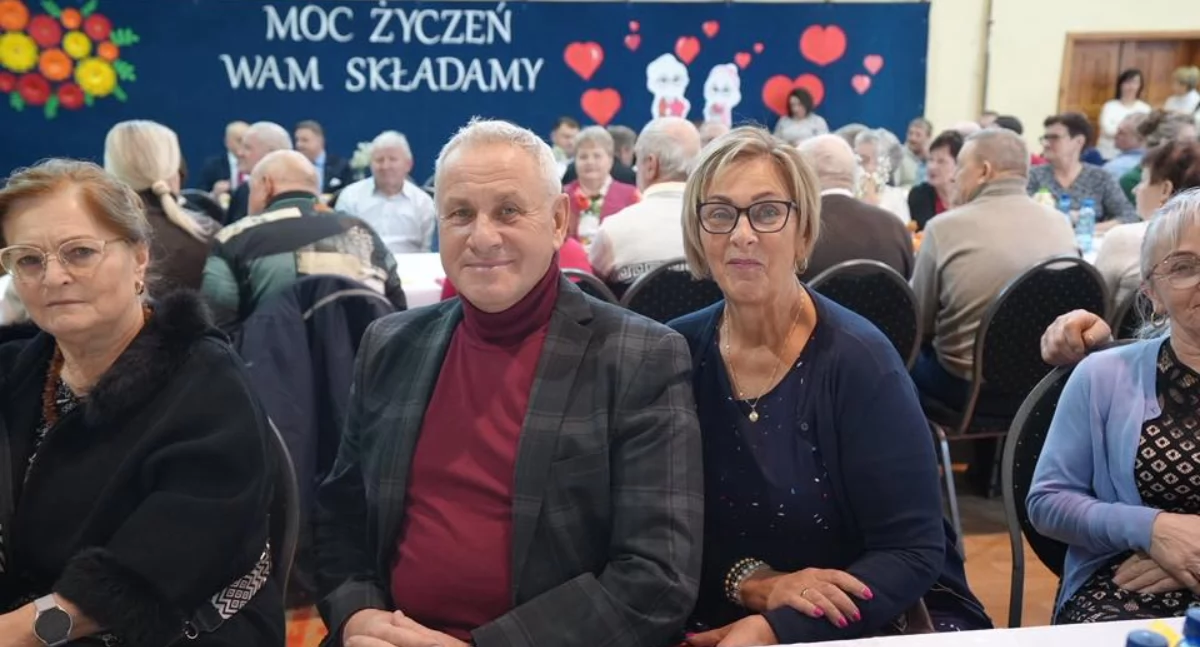 Seniorzy, „Powrót przeszłości” wzruszające obchody Babci Dziadka szkolnych murach - zdjęcie, fotografia