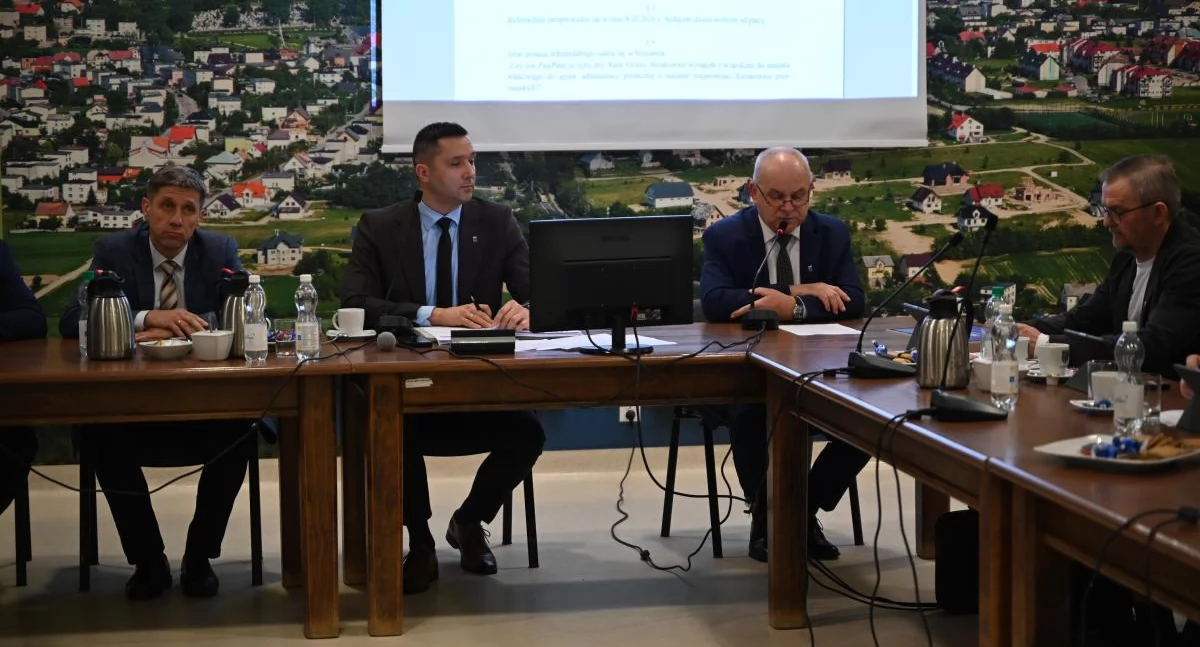 Wieści z samorządów, sesja Gminy Sierakowice sprawdź program - zdjęcie, fotografia