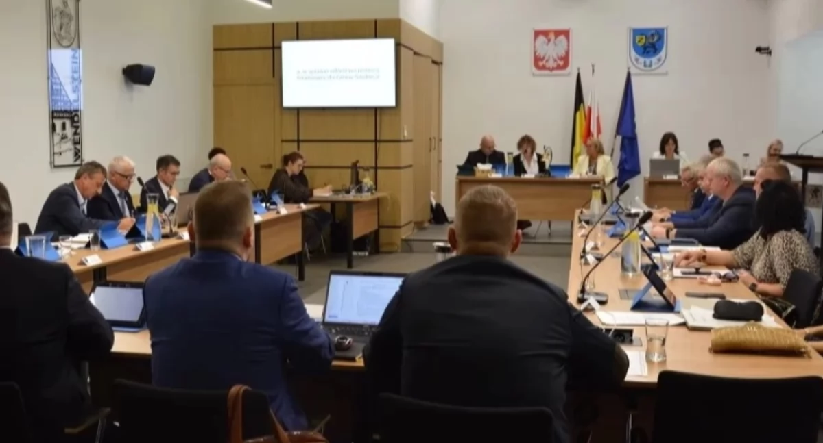 Wieści z samorządów, sesja Miejskiej Żukowie sprawdź program - zdjęcie, fotografia