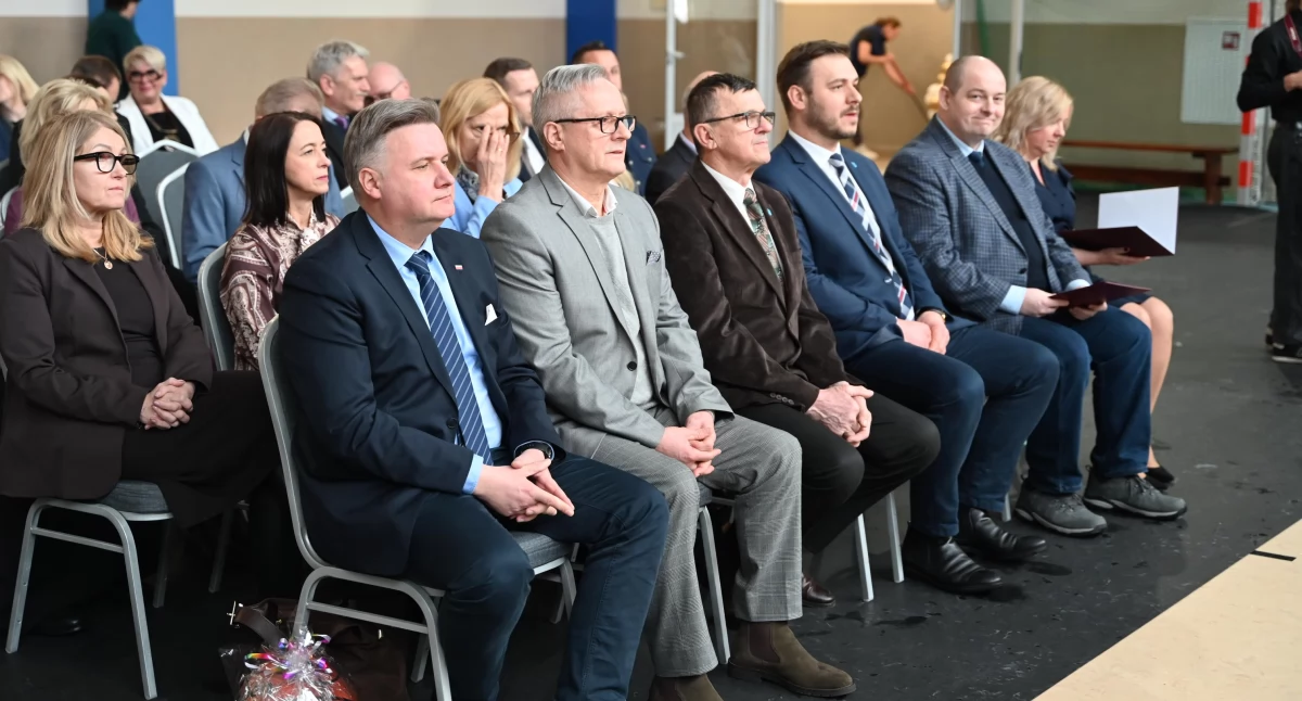 Inwestycje, Nowoczesna sportowa kartuskim Ogólniaku oficjalnie otwarta - zdjęcie, fotografia