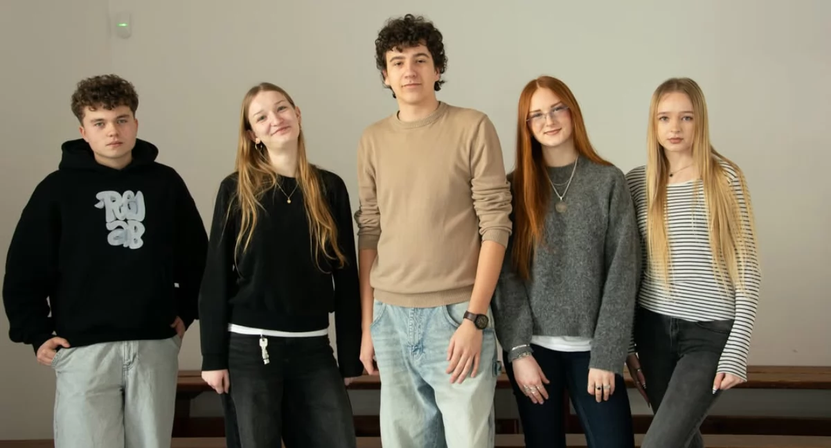 Szkoły średnie, Zamiast scrollowania świadomość Młodzi Kartuz uczą odzyskać koncentrację - zdjęcie, fotografia