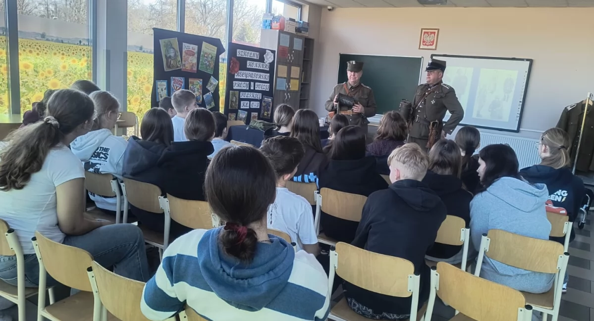 Szkoły podstawowe, Żywa lekcja historii szkołach gminy Somonino - zdjęcie, fotografia
