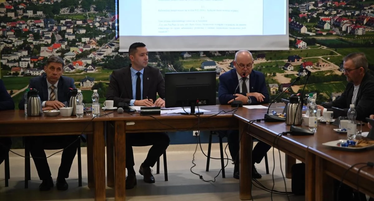 Wieści z samorządów, sesja Gminy Sierakowice sprawdź program - zdjęcie, fotografia