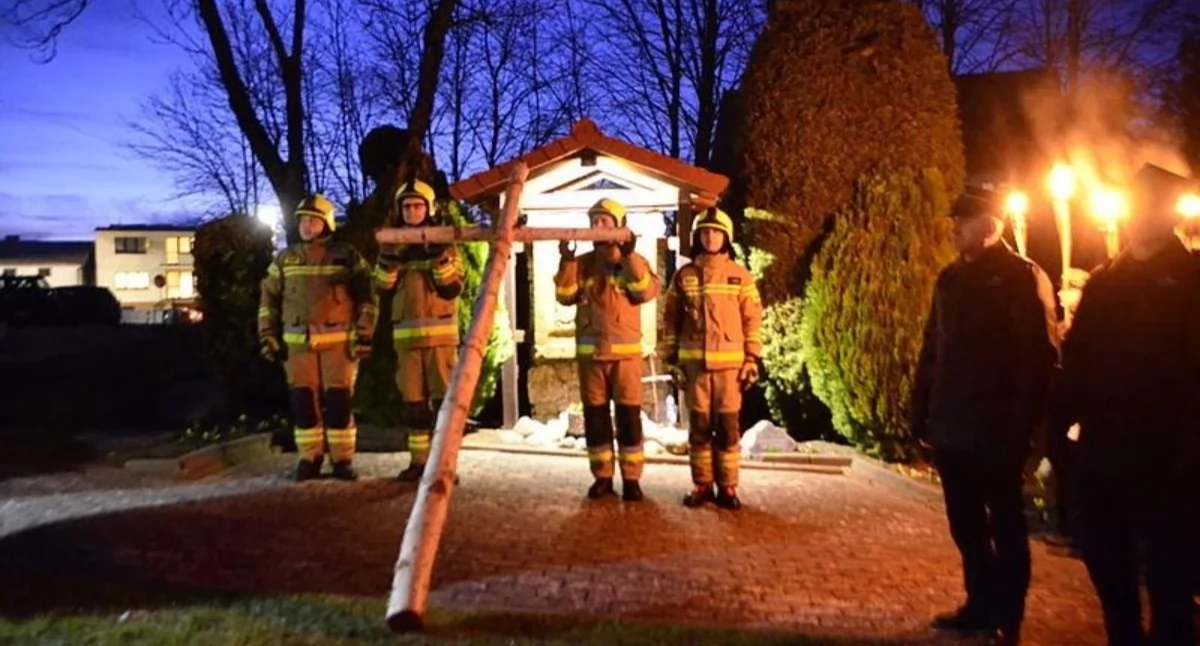 Religia, XXIII Kaszubska Droga Krzyżowa Sianowie modlitwa refleksja regionalna tożsamość - zdjęcie, fotografia