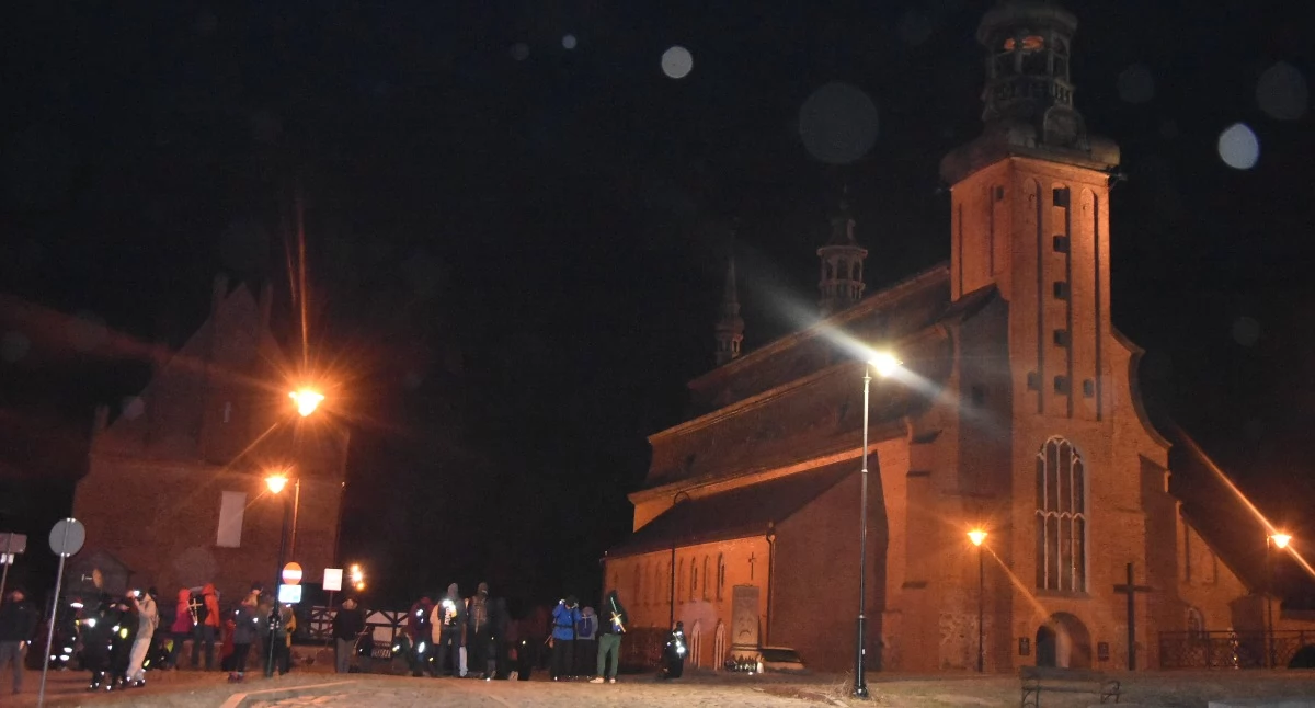 Religia, Ekstremalna Droga Krzyżowa Uczestnicy wyruszyli kilometrową trasę - zdjęcie, fotografia