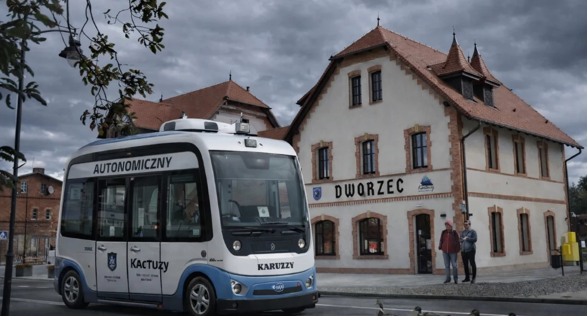 Styl życia, Kartuski autobus widmo oczywiście żart redakcji okazji kwietnia - zdjęcie, fotografia
