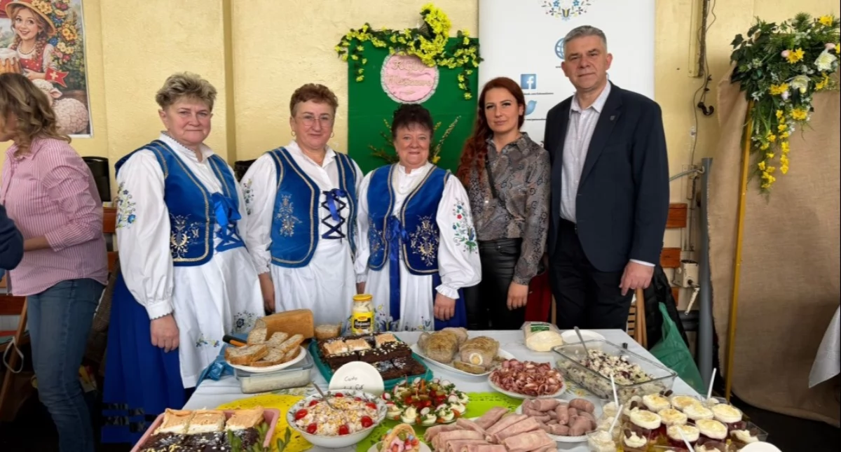 Akcje społeczne i charytatywne, Przedstawiciele gminy Żukowo wizytą Świdnicy Świąteczny jarmark pełen tradycji - zdjęcie, fotografia