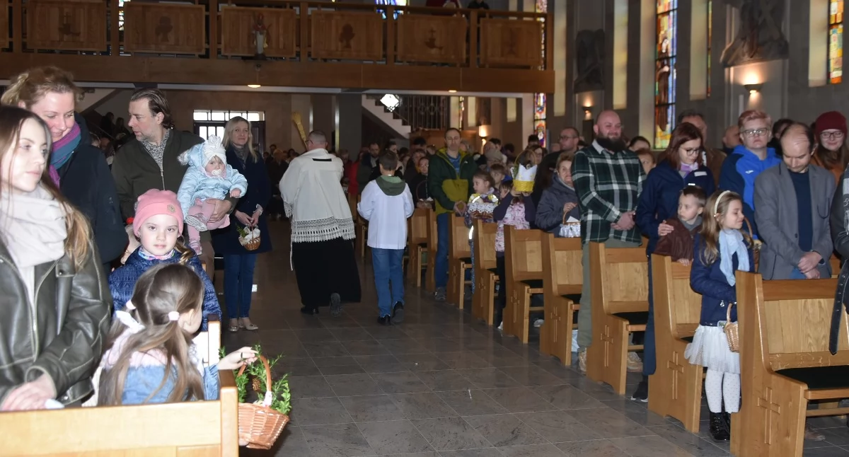 Religia, Święcenie pokarmów Wielką Sobotę Tradycja która łączy pokolenia - zdjęcie, fotografia