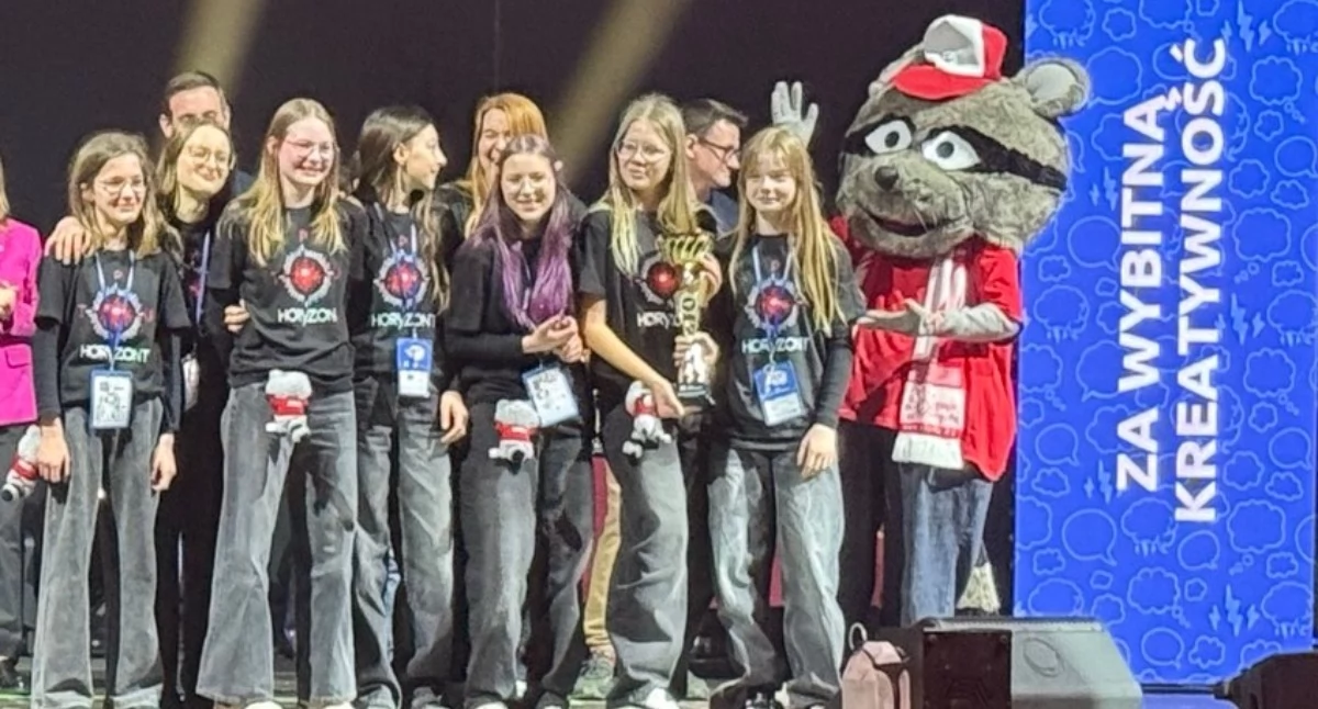 Szkoły podstawowe, Wielki sukces uczennic Sierakowickiej Dwójki Teraz walczą wyjazd - zdjęcie, fotografia