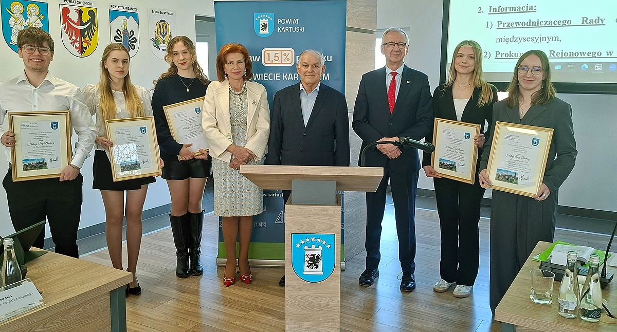 Kaszubszczyzna, Uczniowie szkół średnich nagrodami Haliny Buchacz - zdjęcie, fotografia