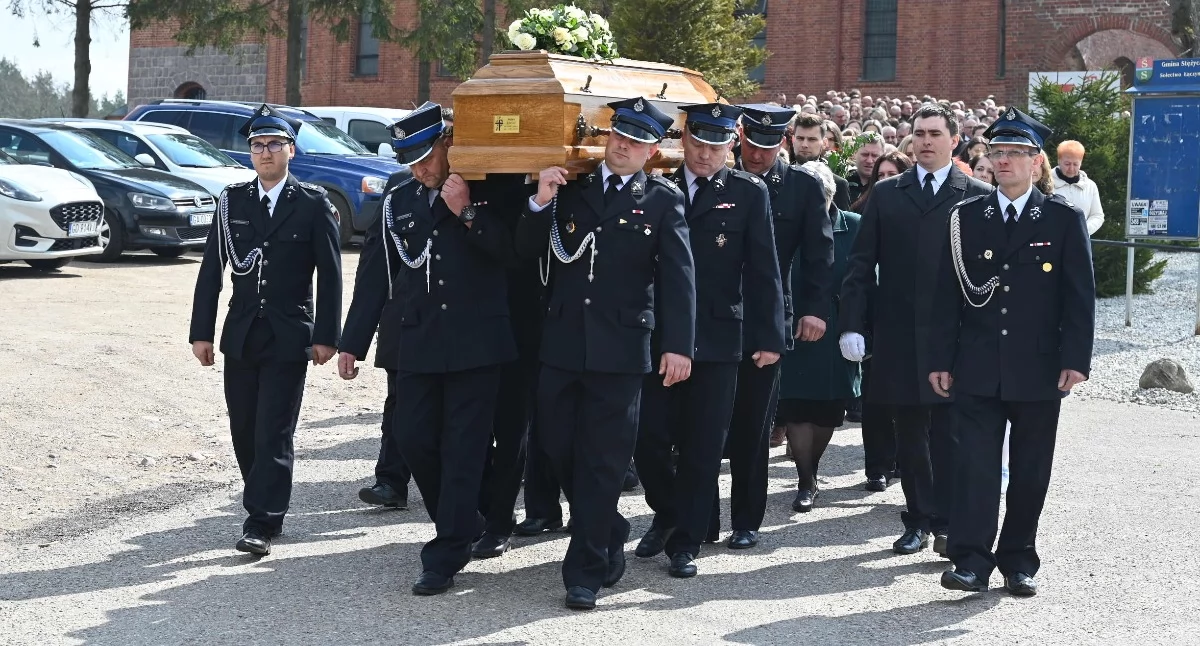 Odeszli od nas..., Ostatnia droga Stefana Literskiego samorządowca strażaka dobrego człowieka - zdjęcie, fotografia